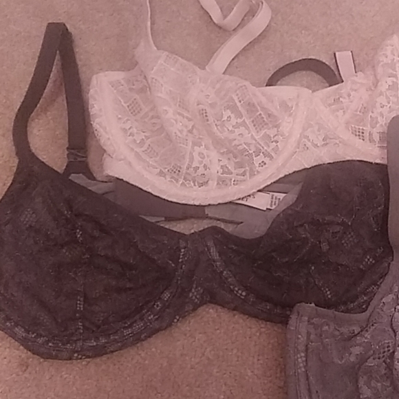 Victoria's Secret Body by Victoria bras - Picture 2 of 3